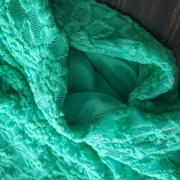 💚 Green Lace Material Girl Romper - Small Strapless with Pockets and Straps - Picture 7 of 10